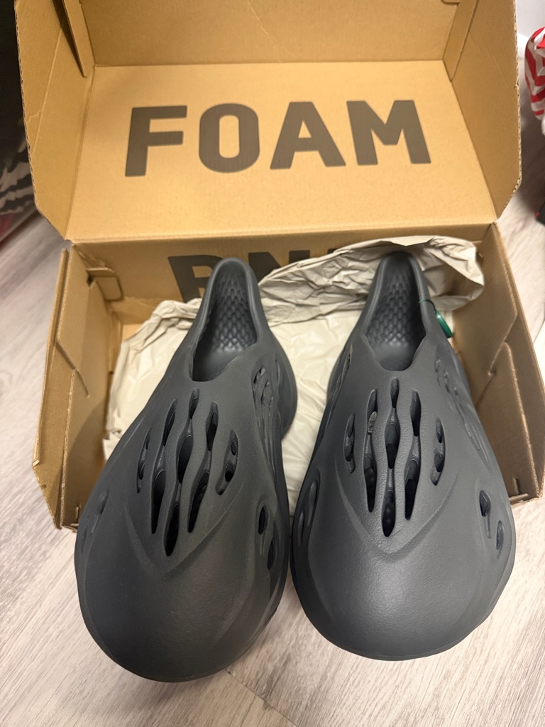 Adidas Yzy Foam Rnr Carbon